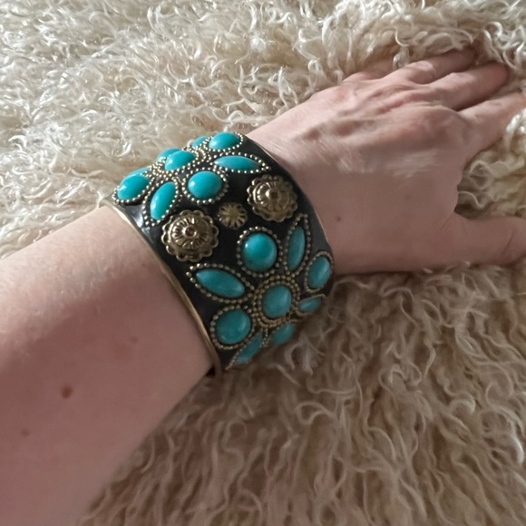 Beautiful Turquoise & Gold Bangle Bracelet - Picture 6 of 6